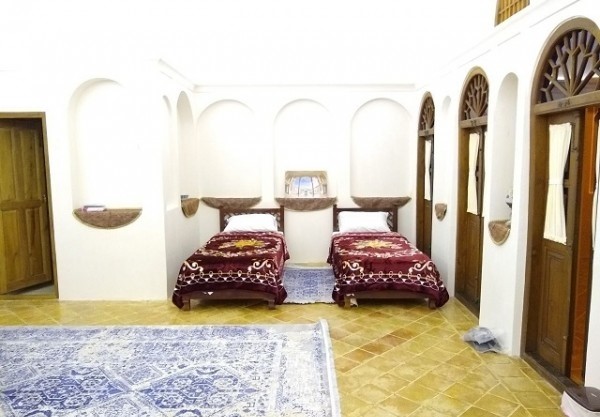 اتاق دو تخته تویین اقامتگاه سنتی شاسوسا کاشان